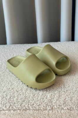 Шльопанці Yeezy 9533